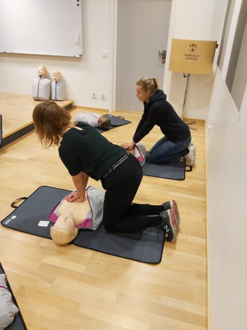 20200305_183336 Första Hjälpen inkl HLR (Företag, upp till 8 personer)